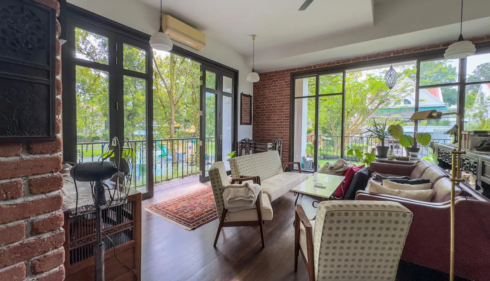 35 University Walk by L-Pine Design