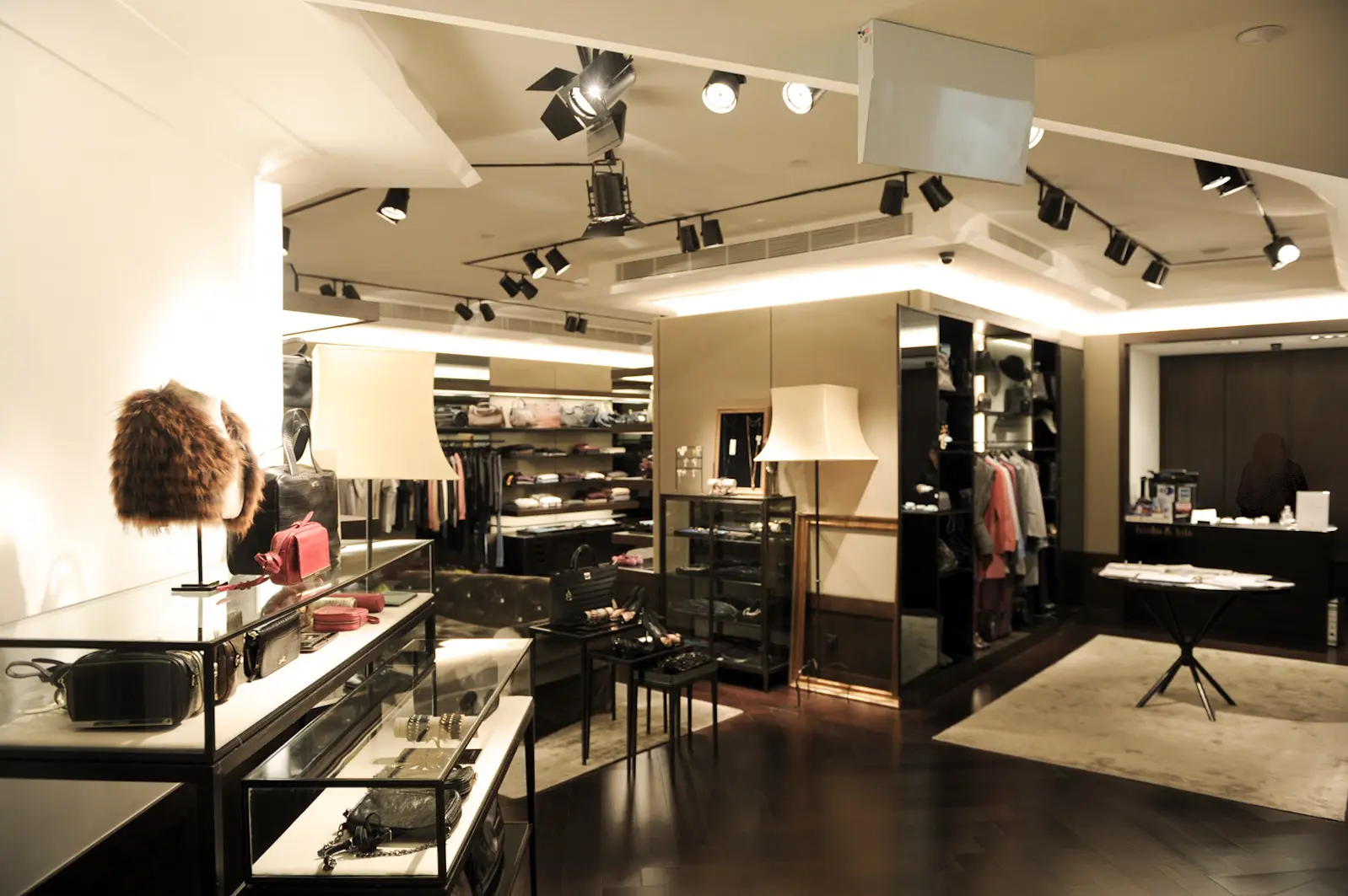 Bimba Y Lola — boutique interior
