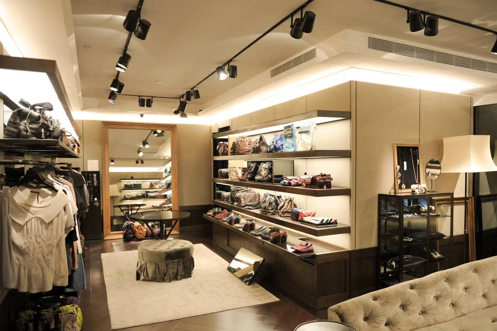 Bimba Y Lola — retail display