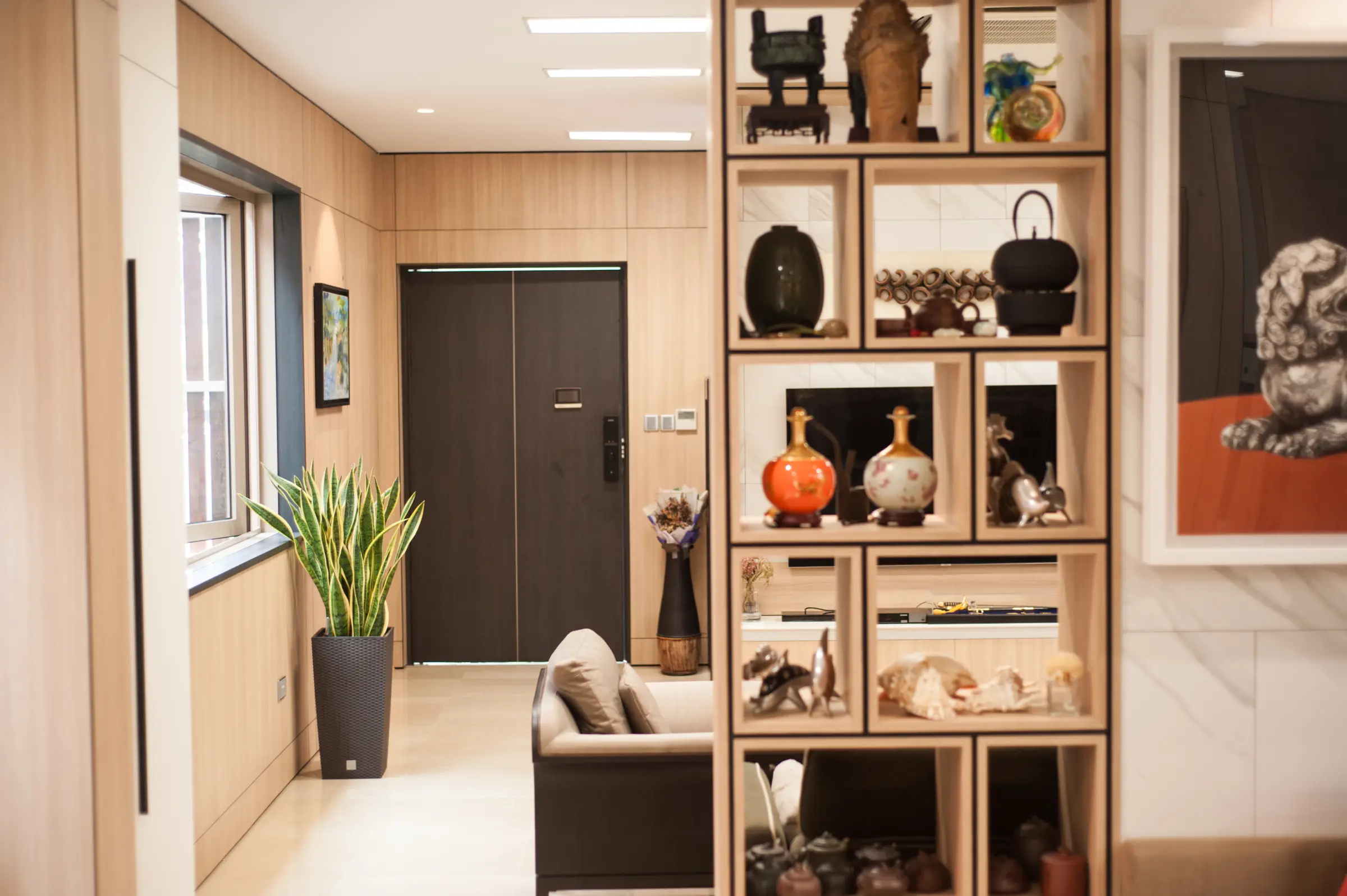 31C Carmichael Road — entrance gallery