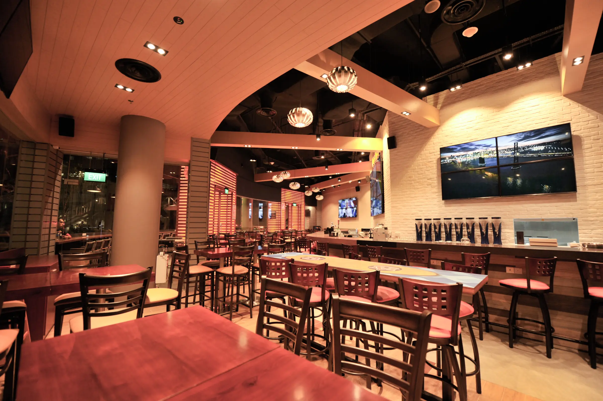 Hooters — bar and dining