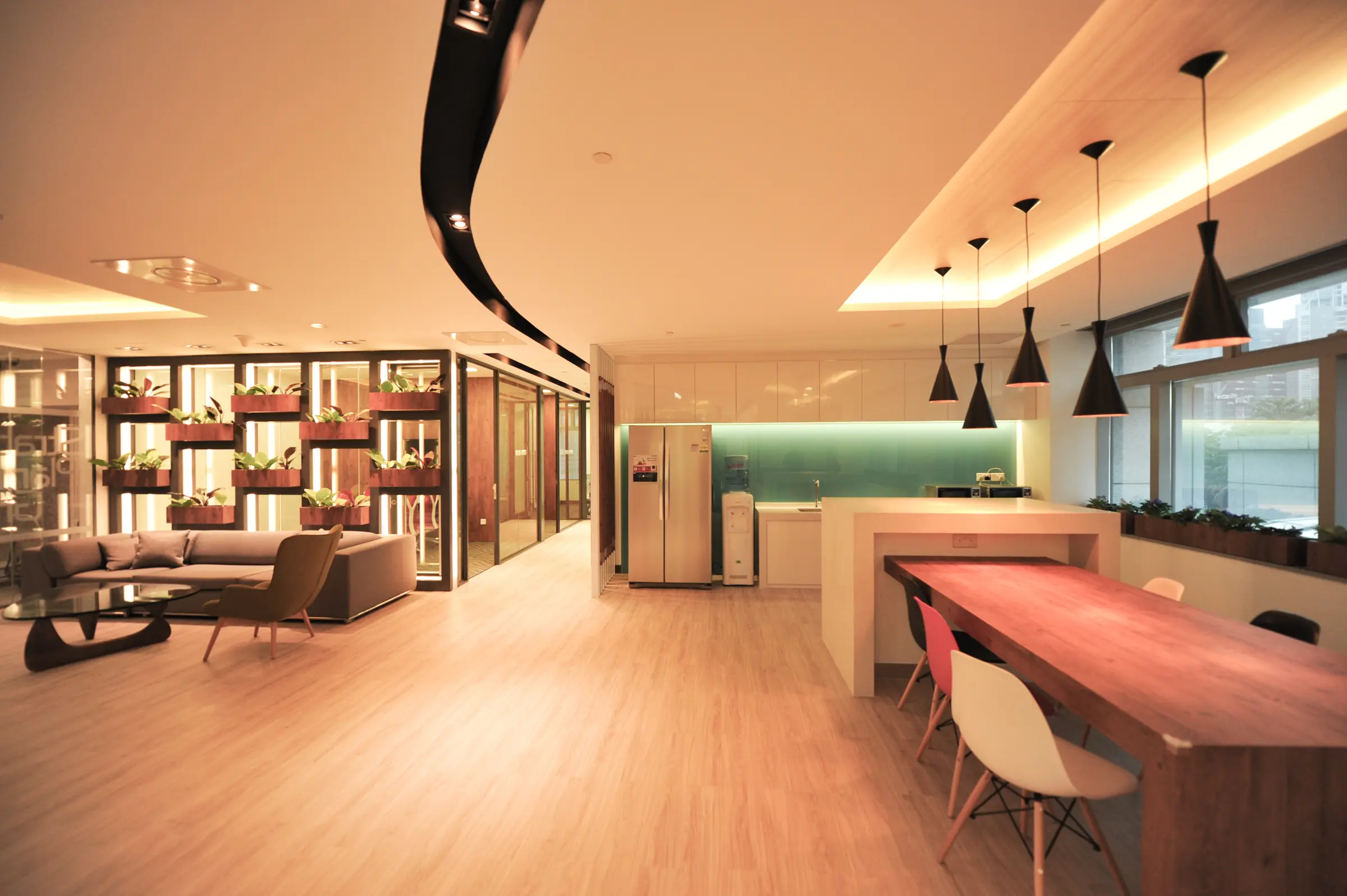 URA workplace by L-Pine Design
