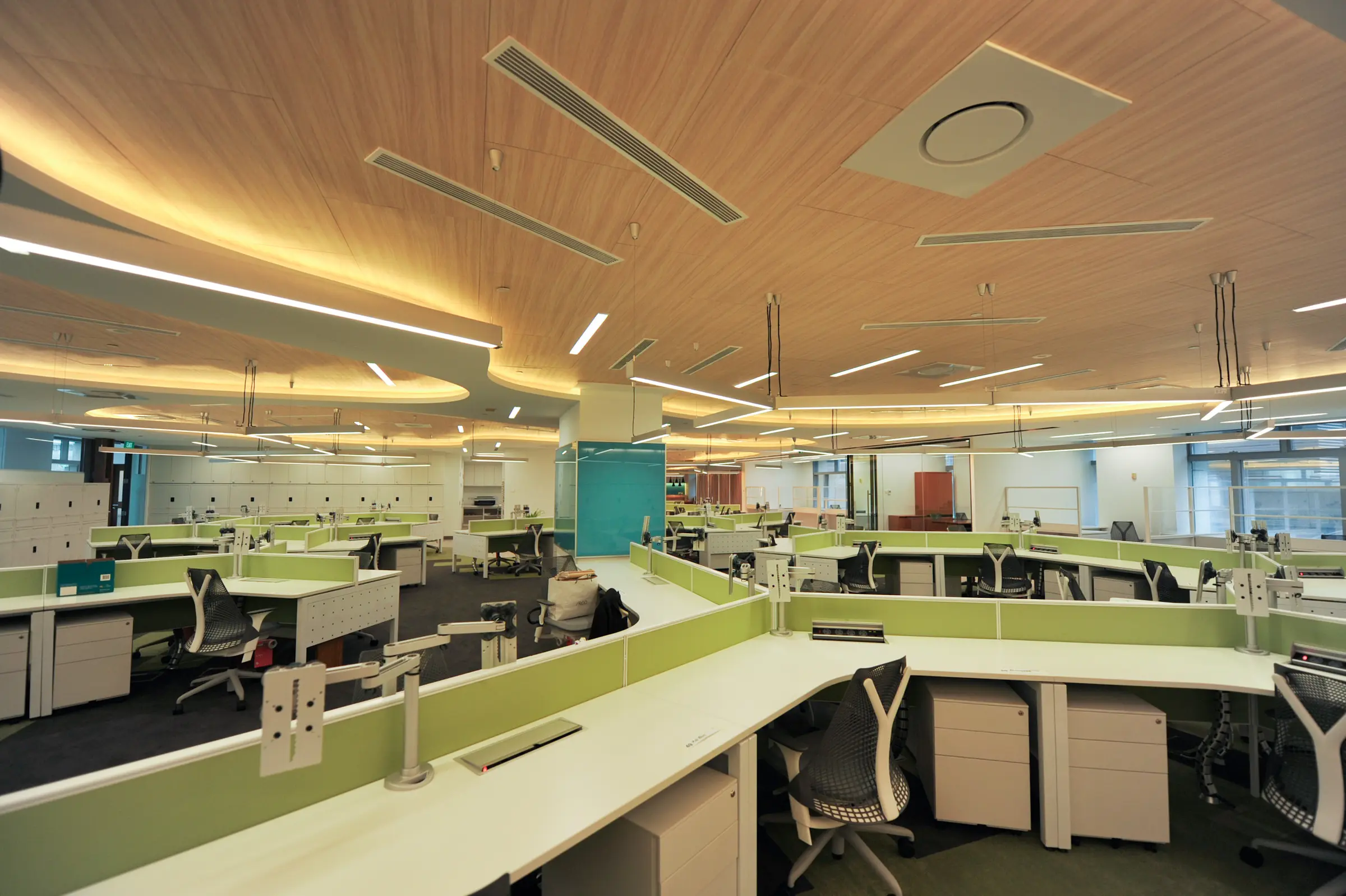 URA Workplace — workstations